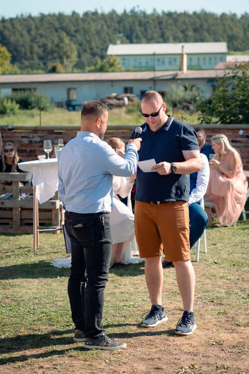 svatební hra, rok s novomanželi, svatba, svatební fotograf, hra na svatbu, zábava na svatbě, svatební inspirace, svatební fotograf Plzeň, svatebčané, Statek Pňovany